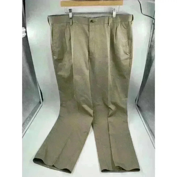 Haggar Men's Classic Fit Iron-Free Premium Khakis 40 x 30 Beige Light‎ Brown - Picture 2 of 9